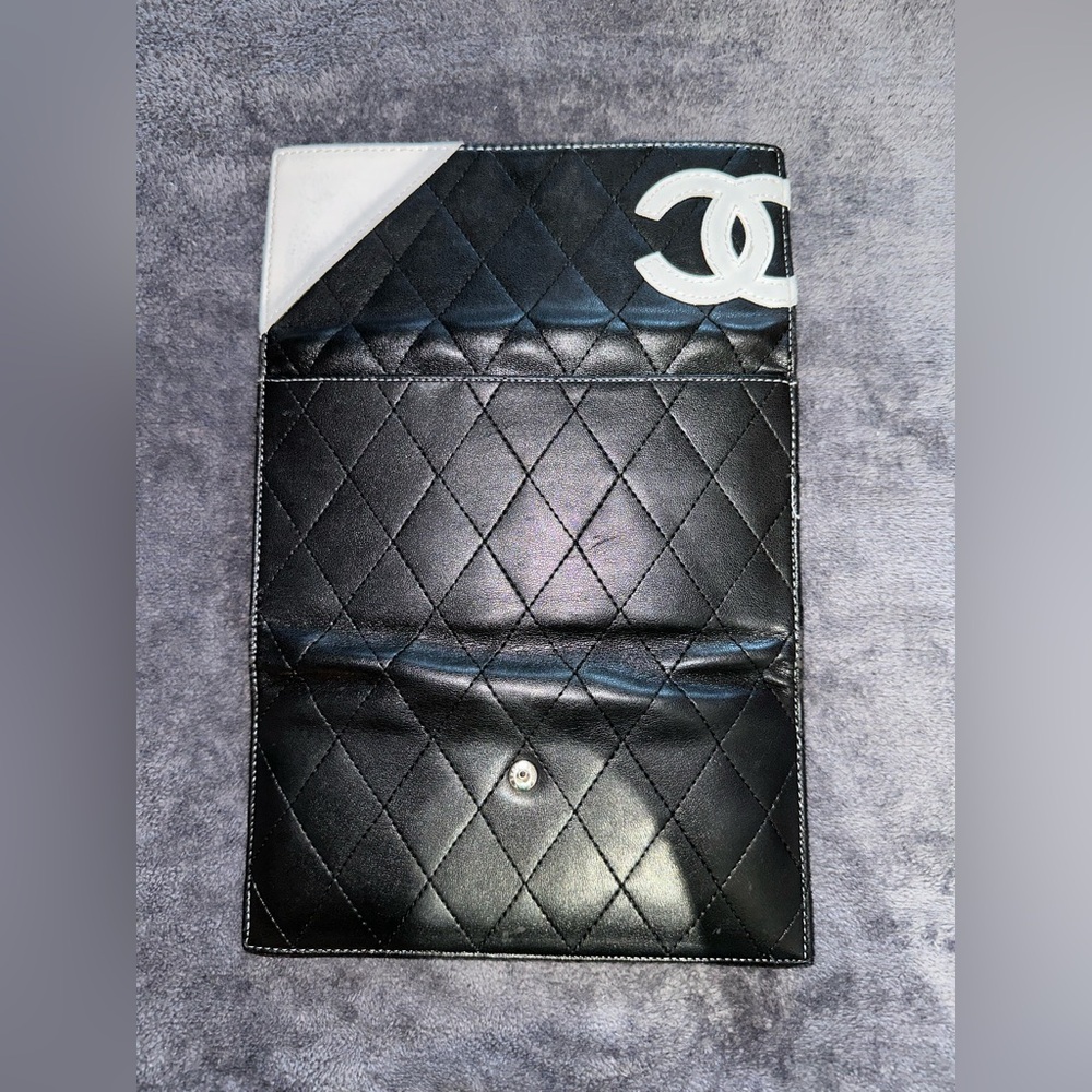 Chanel Vintage Black and White Quilted Wallet Luxurious Design - Picture 9 of 16